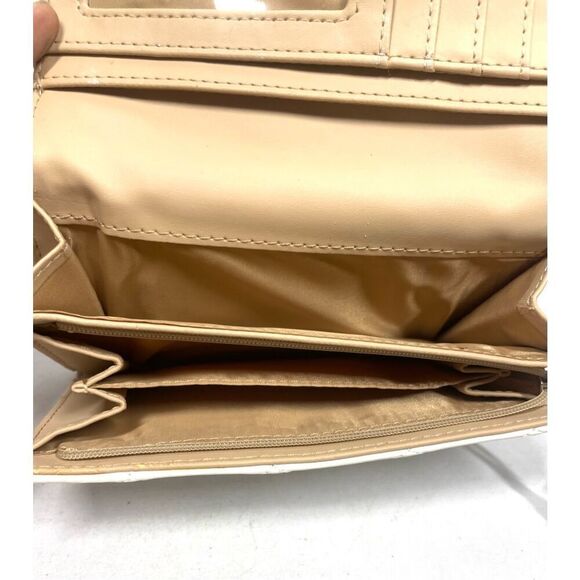 Vintage GUESS White Quilted Faux Leather Flap Wristlet Wallet - Picture 7 of 7